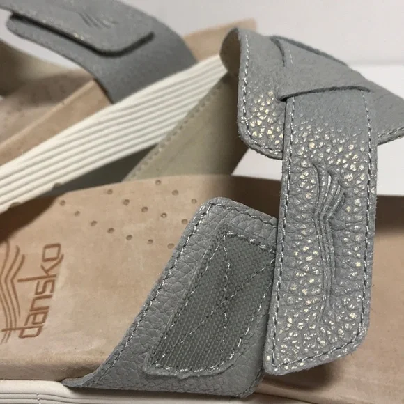 NWOT Dansko Leather CeCe Metallic Thong Sandals Size 7 - Picture 3 of 9